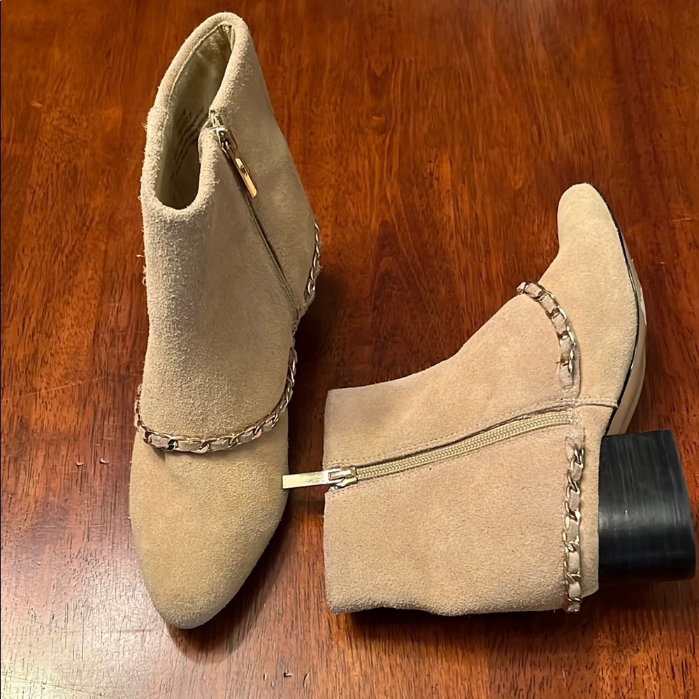 Karl Lagerfeld Cassie Women's Tan Ankle Boots with chains size 5